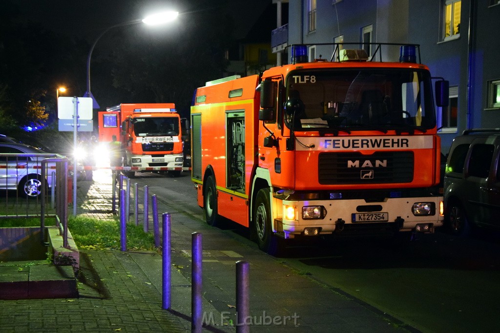 Feuer 2 Y Kellerbrand Koeln Ostheim Ruppinerstr P176.JPG - Miklos Laubert